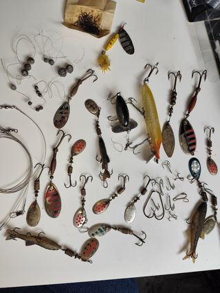 Anzuelos y señuelo de pesca