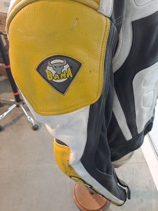 Conjunto cazadora y pantalón cuero