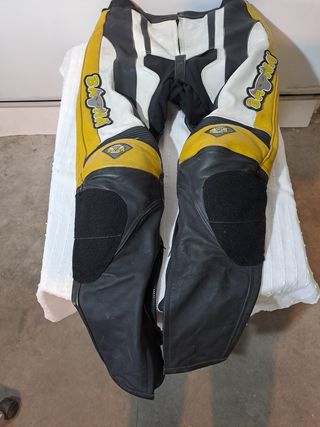 Conjunto cazadora y pantalón cuero