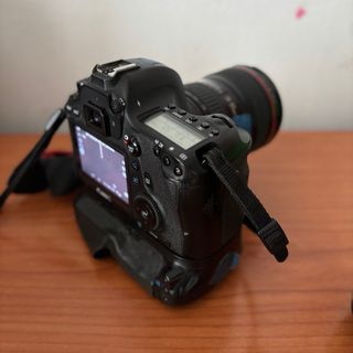 Cámara Canon EOS 6D + Objetivo + Cargador + Grip