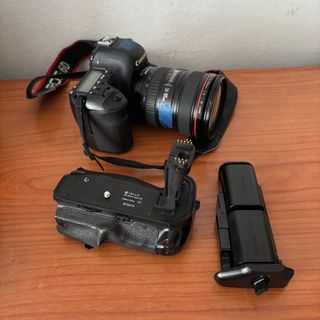 Cámara Canon EOS 6D + Objetivo + Cargador + Grip