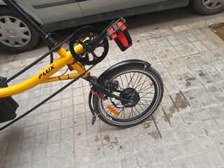 Bici ELÉCTRICA reclinada 20" con suspensión