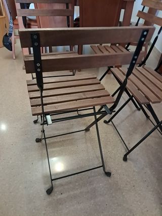 Sillas de hierro y madera nuevas
