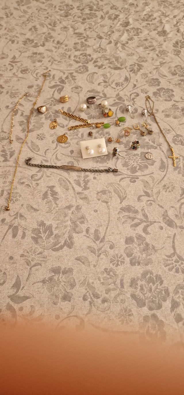 Bisuteria y algo de plata