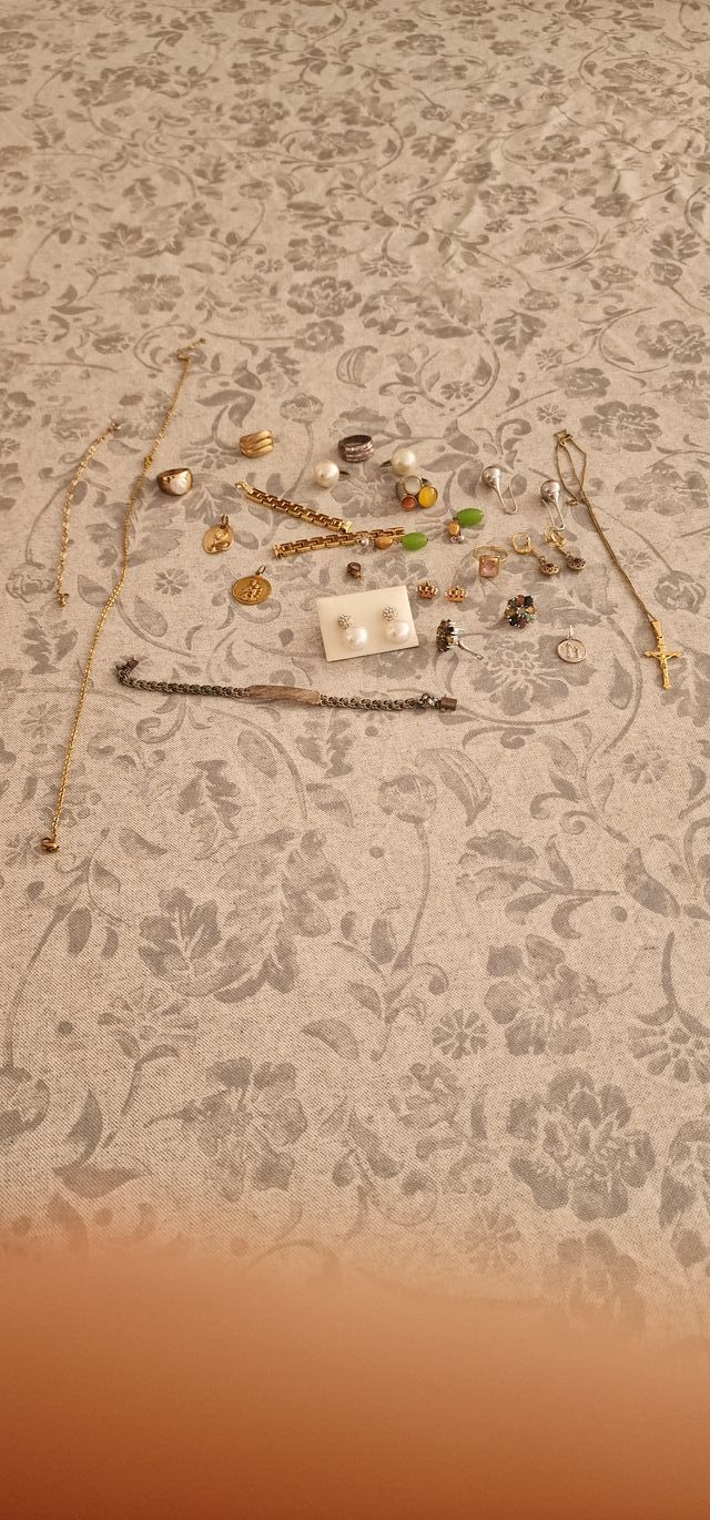 Bisuteria y algo de plata