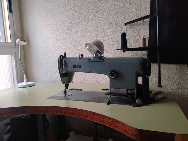Máquina coser Alfa 157
