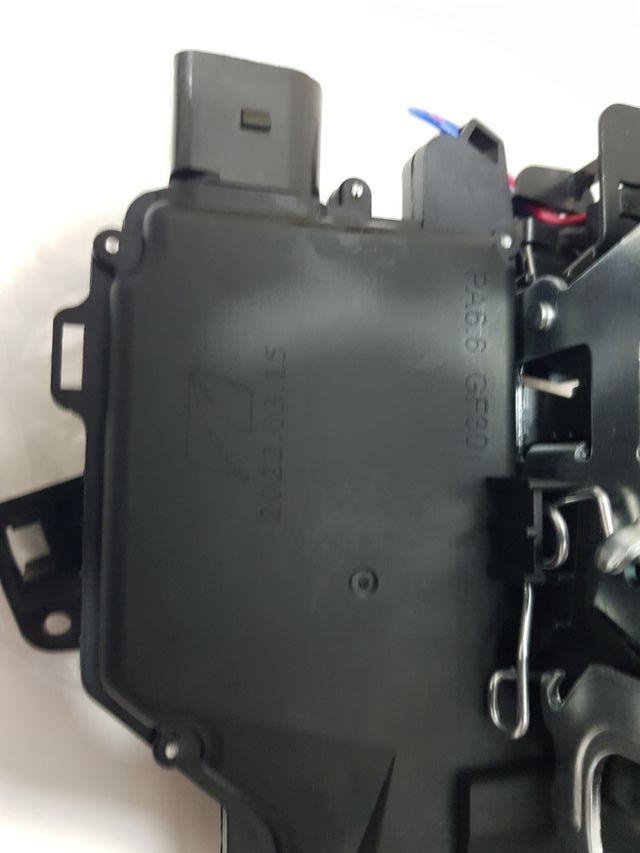 CERRADURA PUERTA TRASERA DERECHA VOLKSWAGEN GOLF