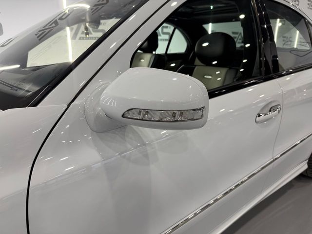 Mercedes Clase E E 63 AMG Auto - Pieza de Colección