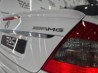 Mercedes Clase E E 63 AMG Auto - Pieza de Colección