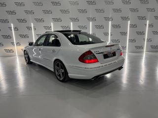 Mercedes Clase E E 63 AMG Auto - Pieza de Colección