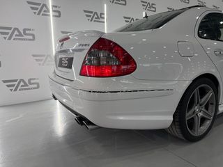 Mercedes Clase E E 63 AMG Auto - Pieza de Colección