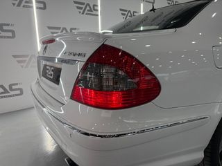 Mercedes Clase E E 63 AMG Auto - Pieza de Colección