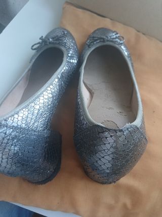 OFERTA/Zapatos- bailarina/UNISA plata 37 y regalo 