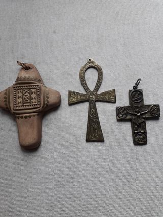 2 Cruces:Griega y otra :cristiana 