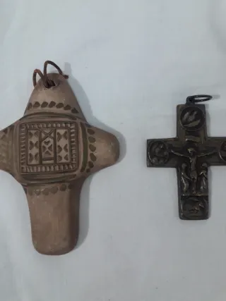 2 Cruces:Griega y otra :cristiana