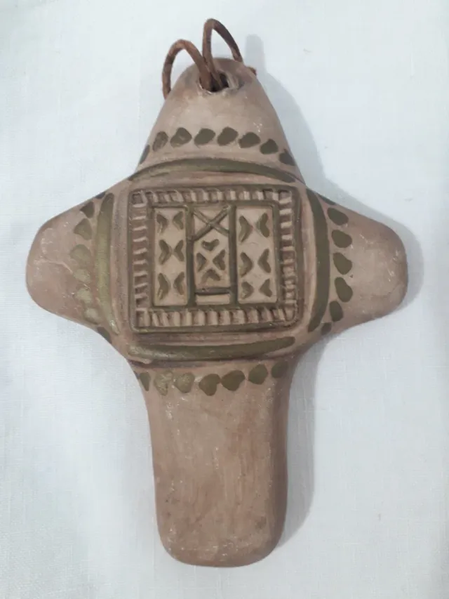 2 Cruces:Griega y otra :cristiana