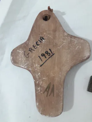 2 Cruces:Griega y otra :cristiana