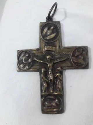 2 Cruces:Griega y otra :cristiana