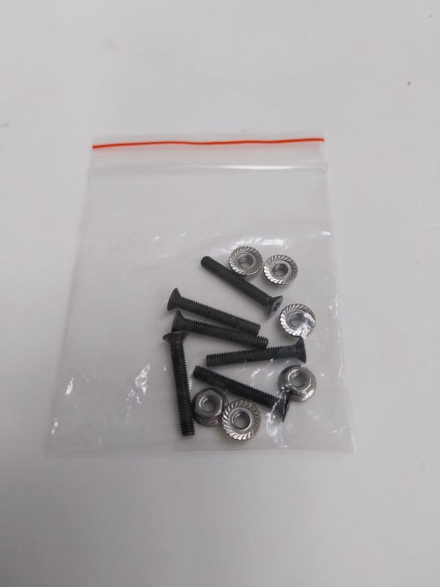 510 Tornillos Phillips y tuercas de bloqueo.