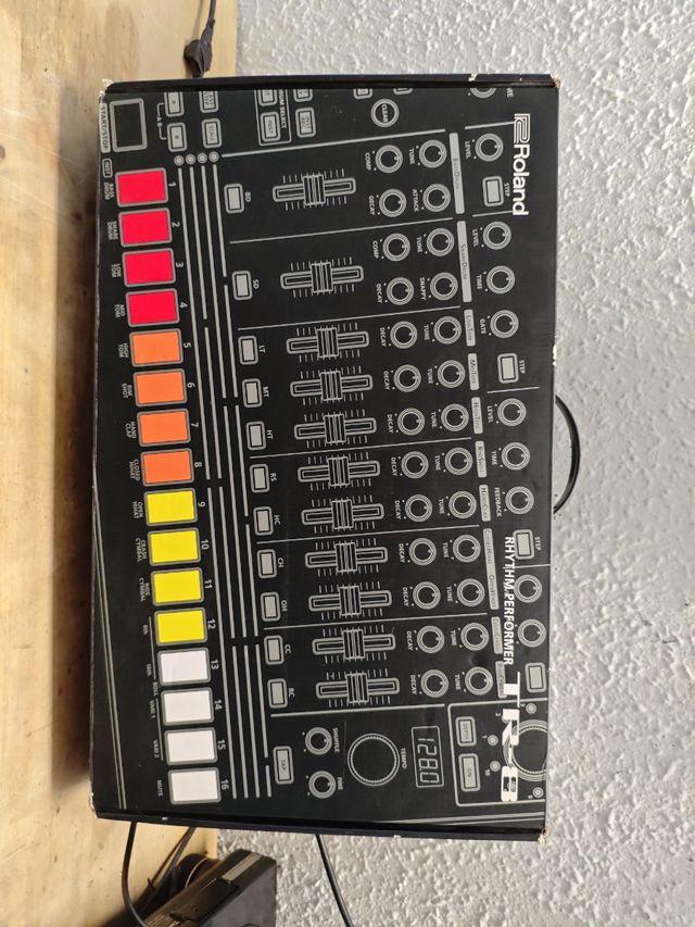 Caja de Roland TR-8   Último precio