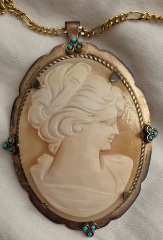 Antiguo colgante camafeo
