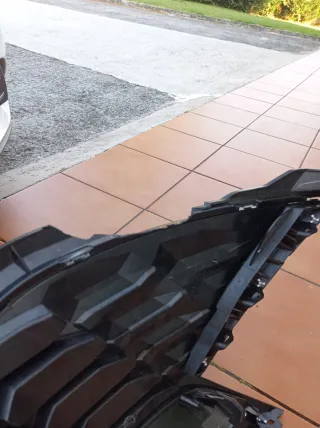 Parrilla delantera kia sportage