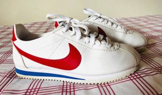 Nike Cortez Clásicas Blancas Rojas y Azules de segunda mano por 30 EUR en  Sevilla en WALLAPOP