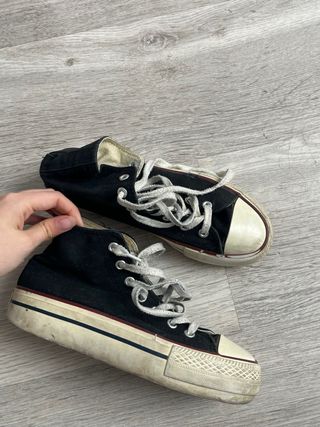 Converse falsas negras plataforma