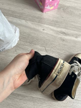 Converse falsas negras plataforma
