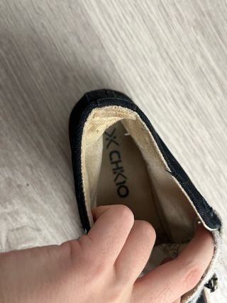 Converse falsas negras plataforma