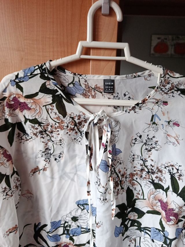 Blusa SHEIN floral blanca - talla 5