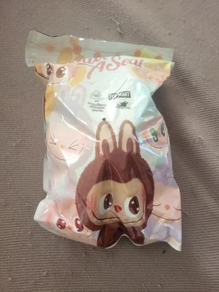 Llavero Labubu morado