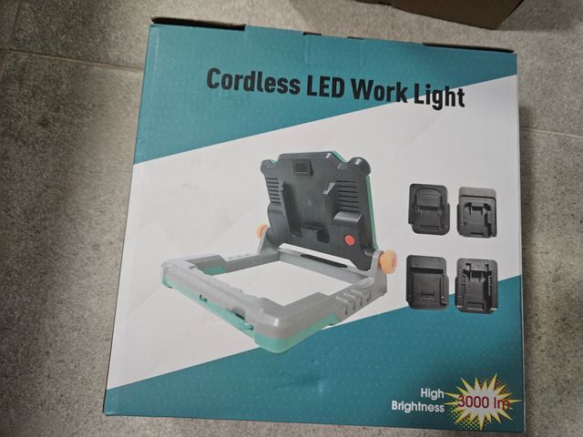 Luz LED de Trabajo (NUEVA en CAJA) Makita