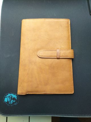 Cartera cuero marrón.Grande.