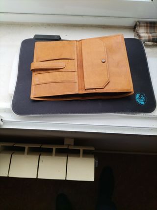 Cartera cuero marrón.Grande.