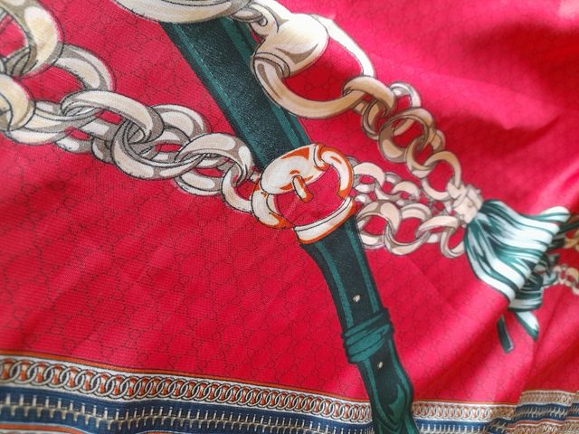 Foulard in 100% viscosa con staffe