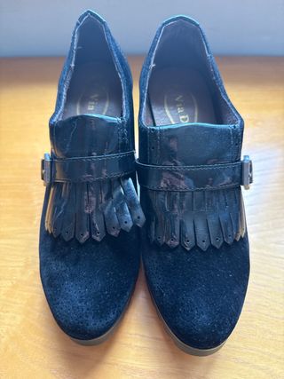 Zapatos Via D tacón negro