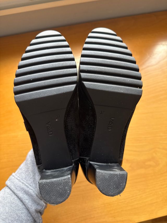 Zapatos Via D tacón negro