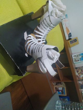 Sandalias tacón mujer blancas