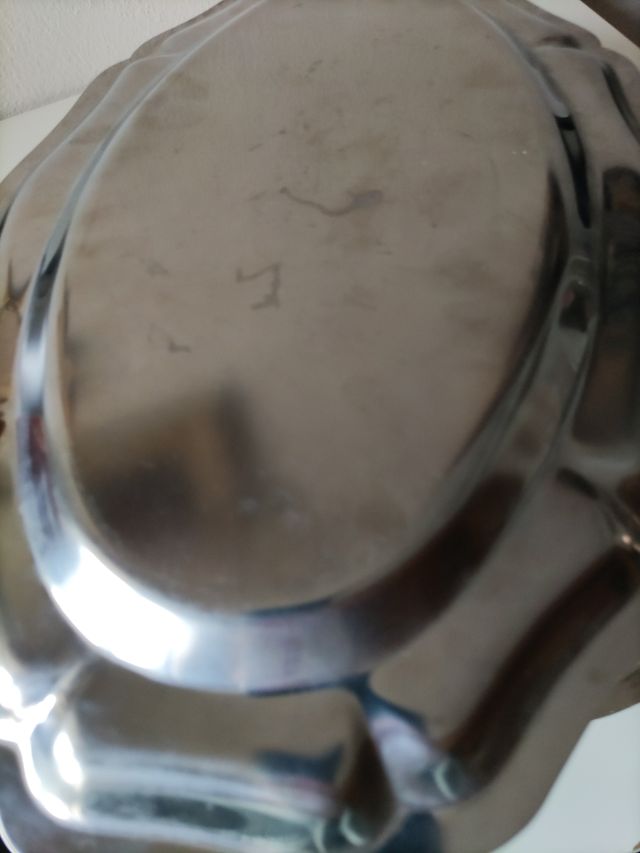 Dos bandejas de metal