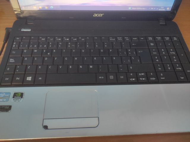 Portátil Acer Aspire E1-571G