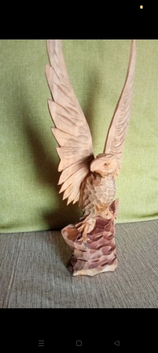 Aquila intagliata in legno - 30cm
