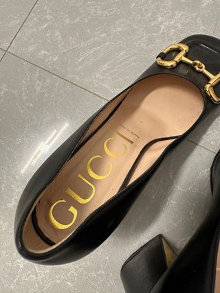 Zapatos Gucci negros de tacón