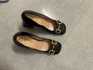 Zapatos Gucci negros de tacón