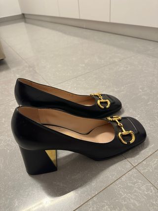 Zapatos Gucci negros de tacón