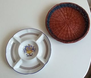 Plato aperitivo 5 secciones. Porcelana y mimbre.