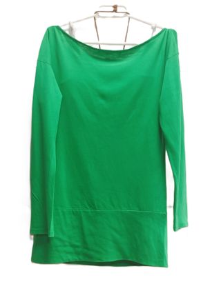 Camiseta manga larga verde,marca Bershka,talla M.