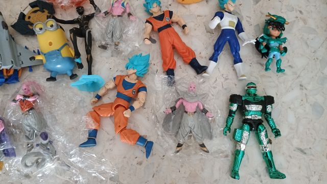 40 Action Figure: Saint Seiya, Dragon Ball