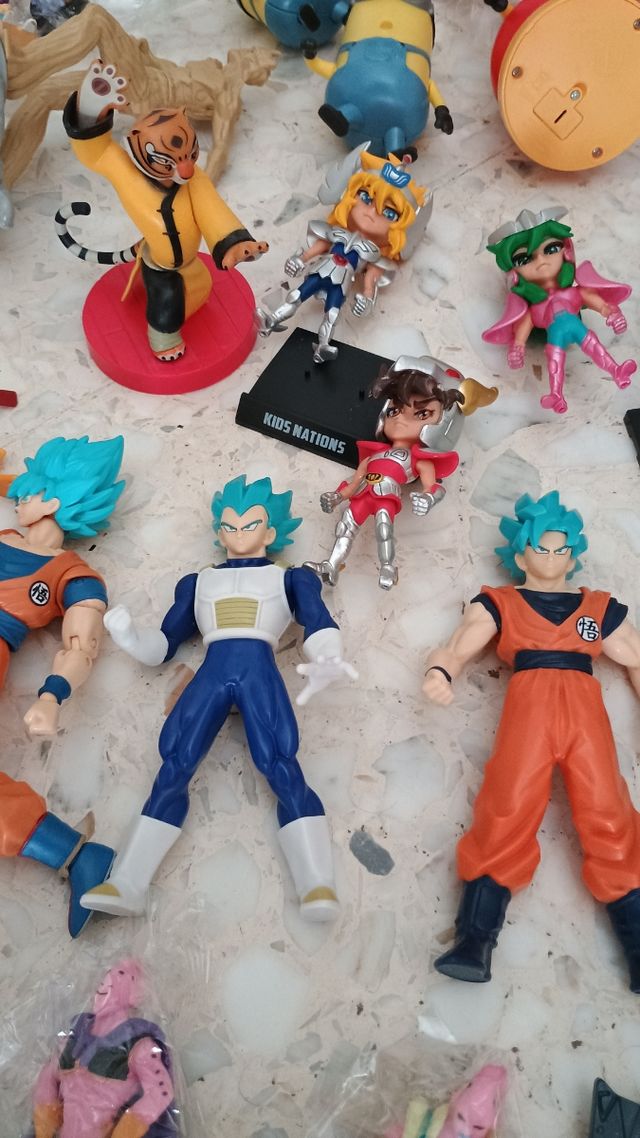 40 Action Figure: Saint Seiya, Dragon Ball