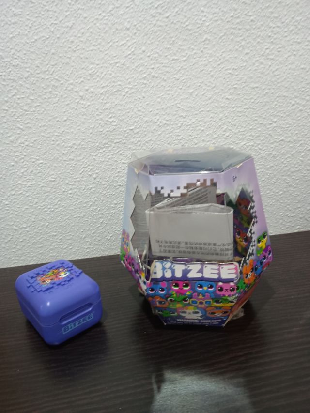 Bizzee: Muñeco Interactivo